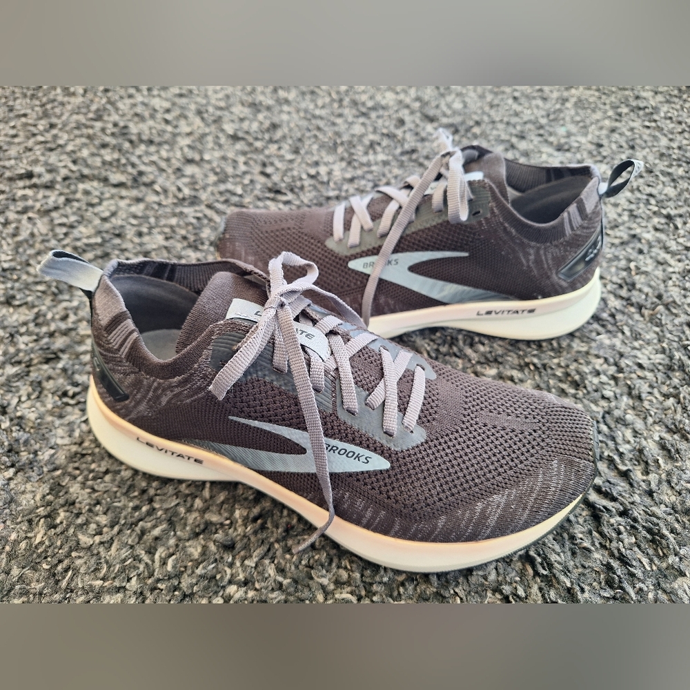 Brooks Levitate 4 Women's Size 8.5 B (Medium) Running Shoes Black Gray